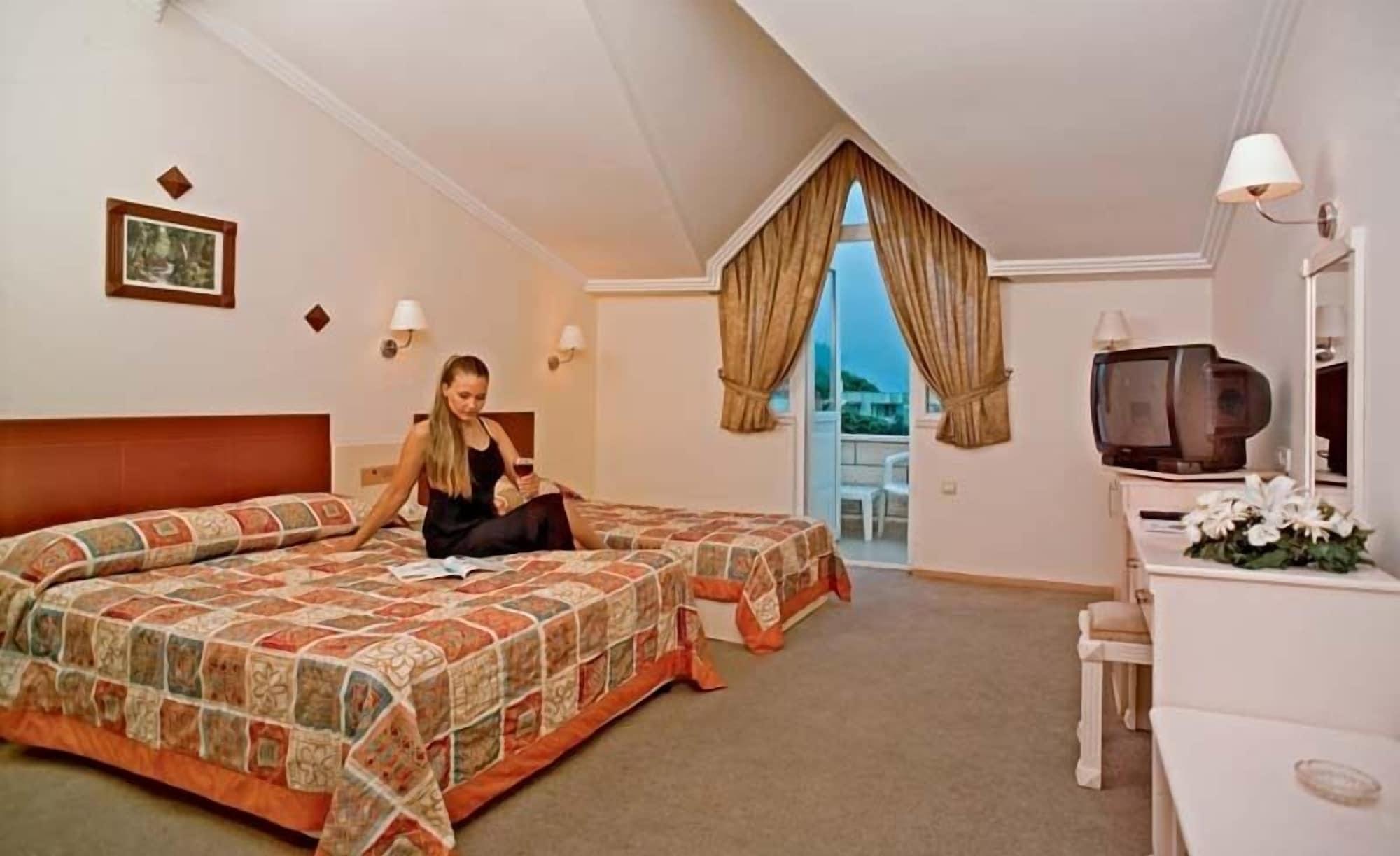 Havana Hotel Kemer Esterno foto